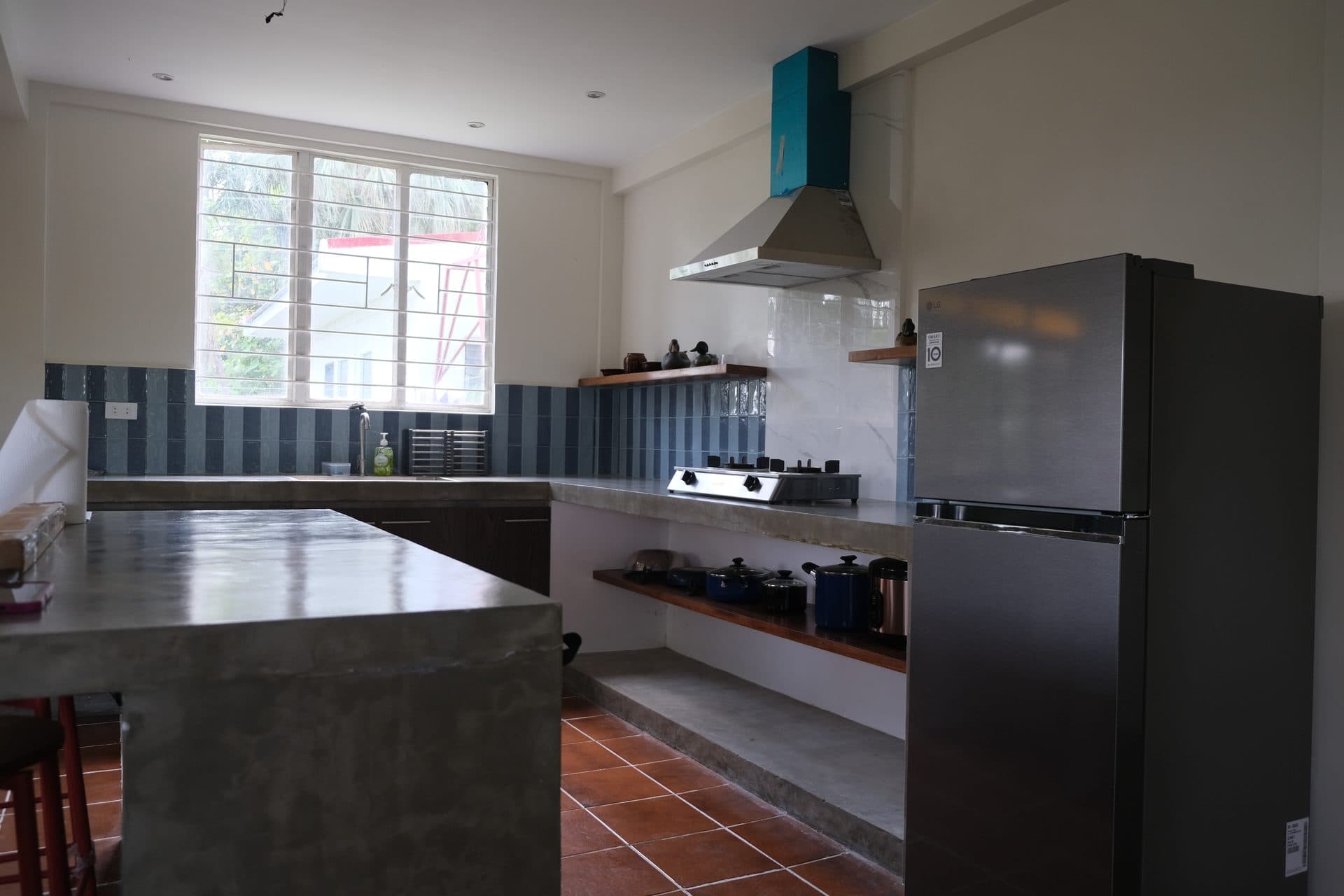 Gas stove and rangehood in kitchen